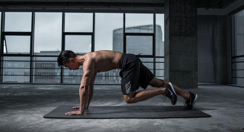 国产肌肉大爷视频下载,硬汉风采尽收眼底