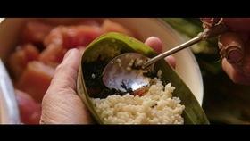 吃国产鲱鱼罐头挑战视频,味蕾与勇气的双重考验！