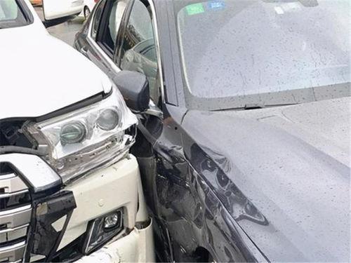 国产电车撞酷路泽视频大全,视频大全揭秘性能对决