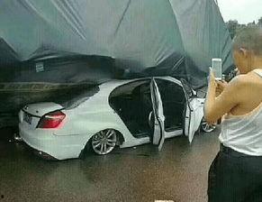 日系国产车事故视频真实,日系国产车事故现场还原，警示行车安全